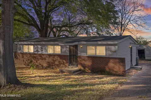 1896 N Southaven Cir, Southaven, MS 38671