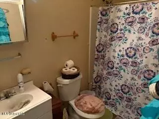 Bath - 1800 NE Brignall Rd, Brookhaven, MS 39601 photo 2 of 2