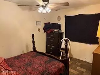 Bedroom - 1800 NE Brignall Rd, Brookhaven, MS 39601 photo 4 of 6