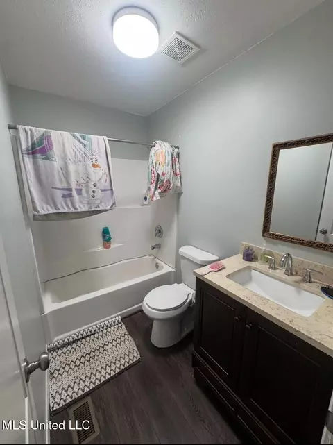 Bath - 2435 Tiger Trl SW, Brookhaven, MS 39601 photo 2 of 2