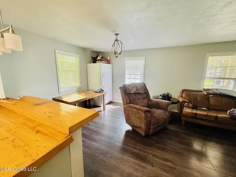 Living - 2435 Tiger Trl SW, Brookhaven, MS 39601 photo 1 of 1