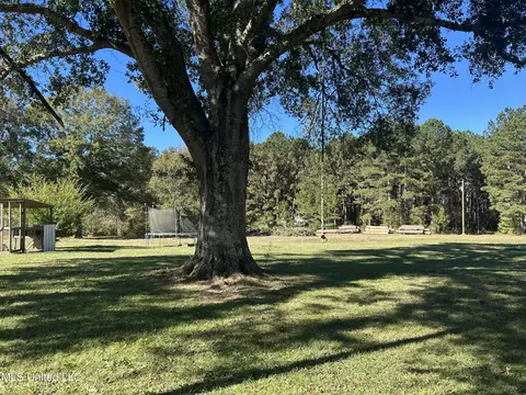 Exterior - 2435 Tiger Trl SW, Brookhaven, MS 39601 photo 4 of 8