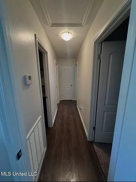 Entry Way - 2435 Tiger Trl SW, Brookhaven, MS 39601 photo 2 of 2