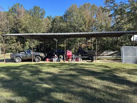 Exterior - 2435 Tiger Trl SW, Brookhaven, MS 39601 photo 5 of 8