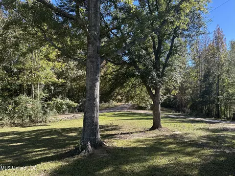 Exterior - 2435 Tiger Trl SW, Brookhaven, MS 39601 photo 2 of 8