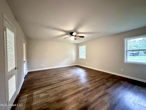 Living - 200 Robb St, Summit, MS 39666 photo 4 of 10
