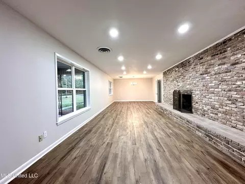 Living - 200 Robb St, Summit, MS 39666 photo 5 of 10