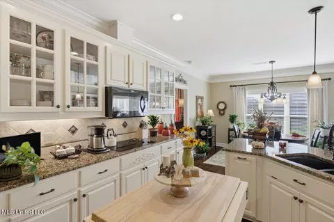 Kitchen - 514 Beacon Cv, Brandon, MS 39047 photo 3 of 4