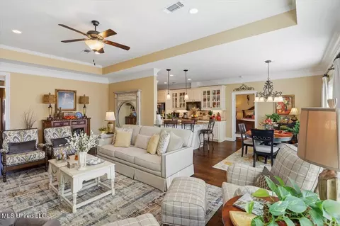 Living - 514 Beacon Cv, Brandon, MS 39047 photo 3 of 4
