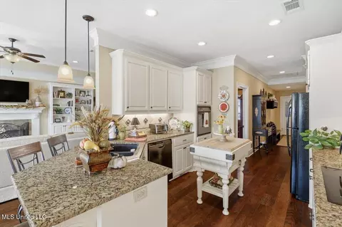 Kitchen - 514 Beacon Cv, Brandon, MS 39047 photo 4 of 4