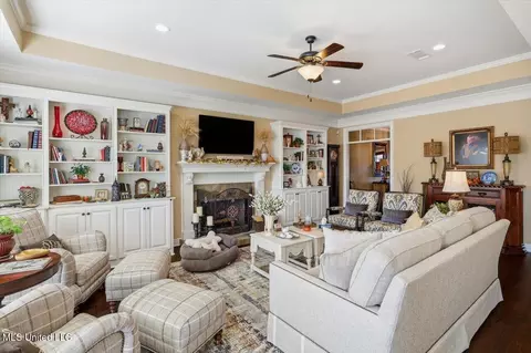 Living - 514 Beacon Cv, Brandon, MS 39047 photo 2 of 4