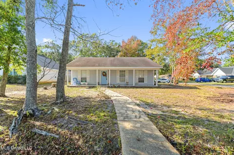 1711 S 1st St, Ocean Springs, MS 39564