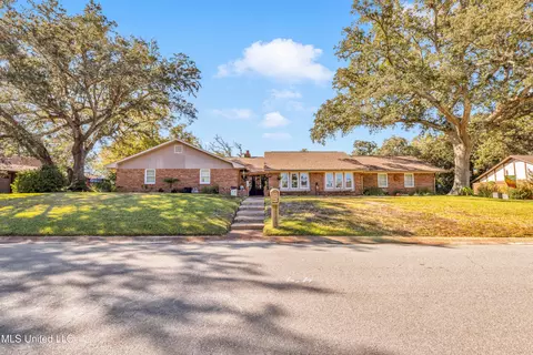 425 Woodland Park Dr, Biloxi, MS 39531
