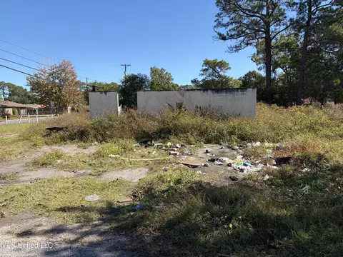 6118 Frederick St, Moss Point, MS 39563 photo 2
