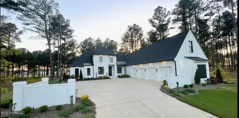 374 Lake Village Dr, Madison, MS 39110