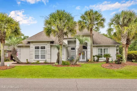 8354 Makiki Dr, Diamondhead, MS 39525