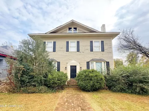 204 W 2nd St, Clarksdale, MS 38614