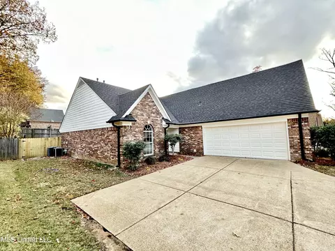Exterior - 781 Cedar Trace Cir, Hernando, MS 38632 photo 2 of 4