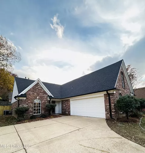 Exterior - 781 Cedar Trace Cir, Hernando, MS 38632 photo 3 of 4