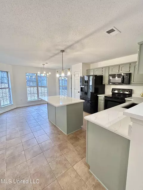 Kitchen - 781 Cedar Trace Cir, Hernando, MS 38632 photo 1 of 2