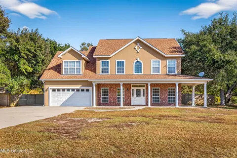 1901 Shelby Ln, Ocean Springs, MS 39564