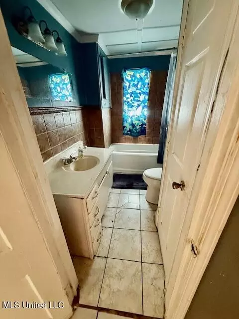 Bath - 4501 Payne St, Moss Point, MS 39563 photo 1 of 1