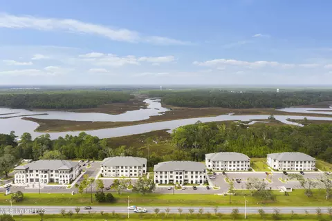 2501 Bienville Blvd #330, Ocean Springs, MS 39564