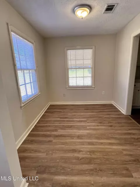 Dining - 301 Cooper Rd, Jackson, MS 39212 photo 1 of 1
