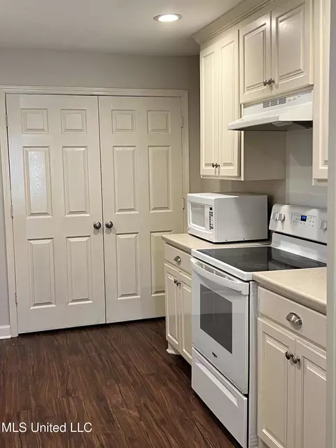 Kitchen - 301 Cooper Rd, Jackson, MS 39212 photo 1 of 3