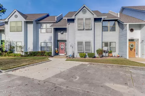 8123 Fairway Villa Dr, Gautier, MS 39553