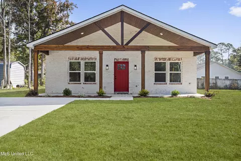 1908 Barracuda Dr, Gautier, MS 39553