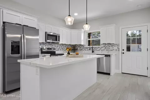 Kitchen - 1908 Barracuda Dr, Gautier, MS 39553 photo 2 of 4