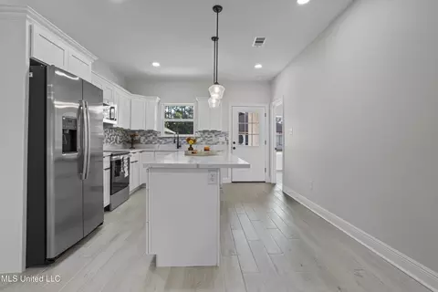 Kitchen - 1908 Barracuda Dr, Gautier, MS 39553 photo 1 of 4