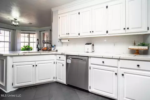 Kitchen - 417 Westport Way, Flowood, MS 39232 photo 1 of 4