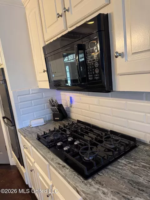 Kitchen - 15384 S Highway 55, Terry, MS 39170 photo 4 of 11