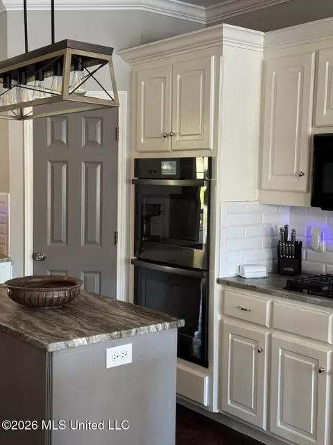 Kitchen - 15384 S Highway 55, Terry, MS 39170 photo 5 of 11