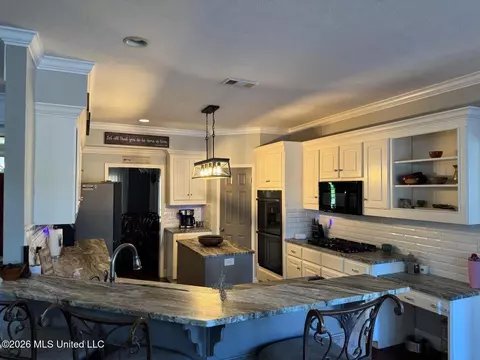 Kitchen - 15384 S Highway 55, Terry, MS 39170 photo 3 of 11