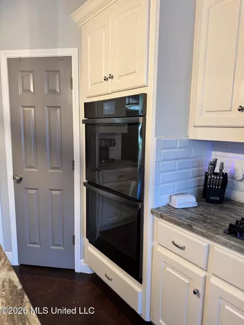 Kitchen - 15384 S Highway 55, Terry, MS 39170 photo 6 of 11