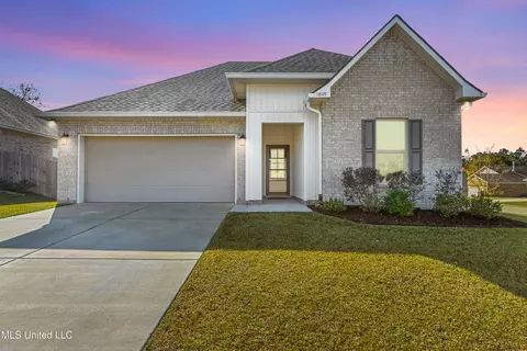18119 Evergreen Dr, Gulfport, MS 39503