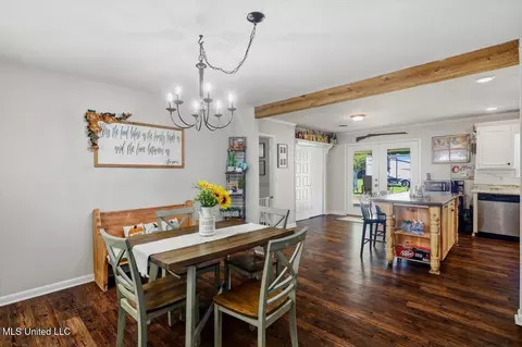 Dining - 6156 S Highway 18, Brandon, MS 39042 photo 3 of 4