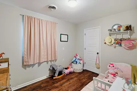 Bedroom - 6156 S Highway 18, Brandon, MS 39042 photo 3 of 3