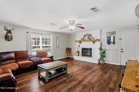 Living - 6156 S Highway 18, Brandon, MS 39042 photo 1 of 1