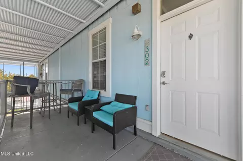 699 Dunbar Ave #302, Bay Saint Louis, MS 39520