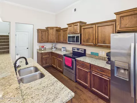 Kitchen - 3419 Pecan Estates Dr, Hernando, MS 38632 photo 2 of 3