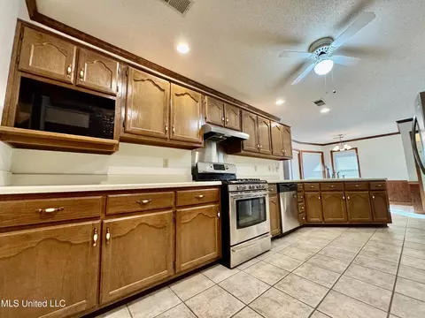 Kitchen - 465 Augusta Dr, Hernando, MS 38632 photo 1 of 4