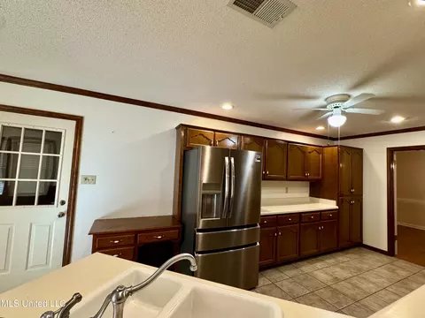 Kitchen - 465 Augusta Dr, Hernando, MS 38632 photo 4 of 4