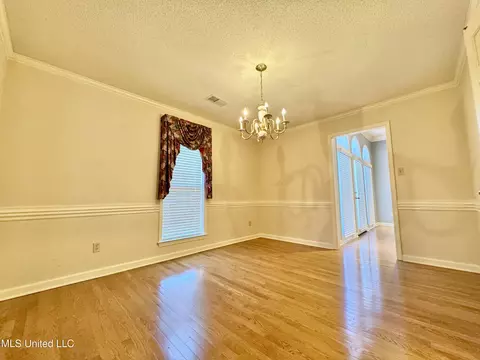 Dining - 465 Augusta Dr, Hernando, MS 38632 photo 2 of 3