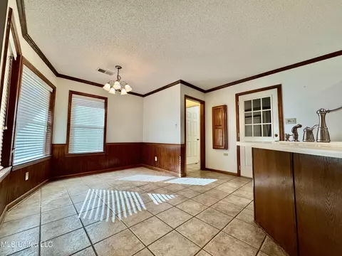 Dining - 465 Augusta Dr, Hernando, MS 38632 photo 3 of 3