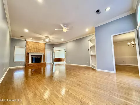 Living - 465 Augusta Dr, Hernando, MS 38632 photo 1 of 4
