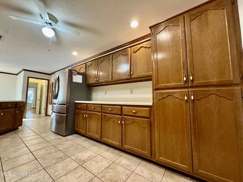 Kitchen - 465 Augusta Dr, Hernando, MS 38632 photo 2 of 4